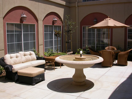 Villaggio senior housing outdoor seating area with fountain